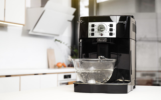 Hoe ontkalk je een koffiemachine